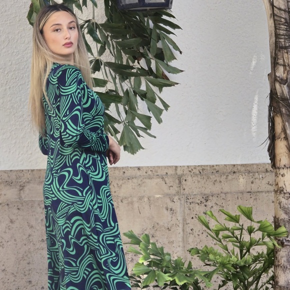 DEVORAH'S SECRET Modest Midi Dress Navy & Green Waves Print Regular&Plus Sizes - Picture 2 of 6